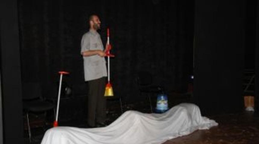 Suriyeli &Ccedil;ocuklar Tiyatro İle Stres Attı