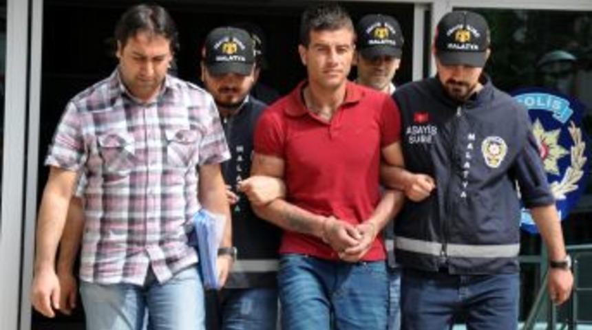 Malatya'da 3 Iş Yerinden &Ccedil;eşitli Eşyalar &Ccedil;alan Hırsız Yakalandı