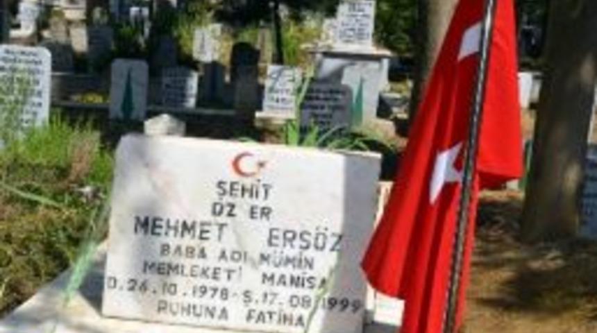 Salihli&rsquo;de 28 Şehit Mezarı D&uuml;zenlendi