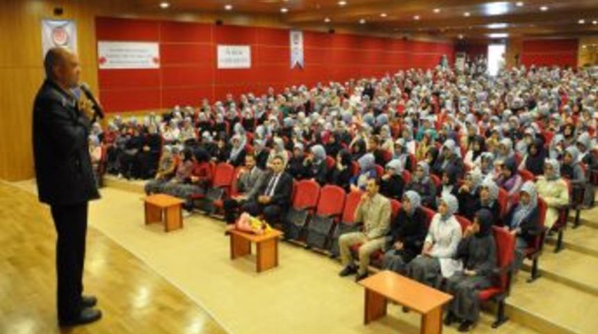 Talha Uğurluel Okurları Ile Buluştu