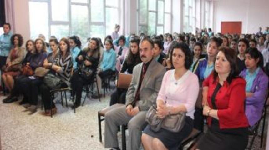 &Ouml;ğrenciler Tarafından Yunus Emre Anıldı