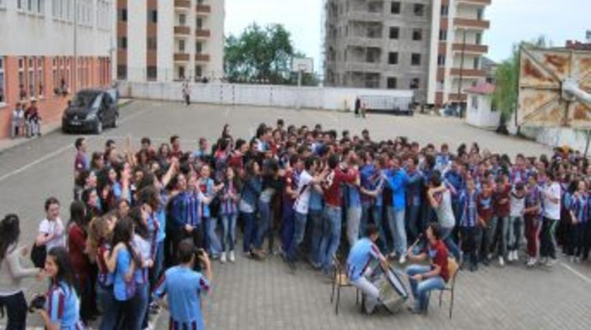 Spor Kardeşliktir Ilkesi Doğrultusunda Okulda Forma G&uuml;n&uuml; D&uuml;zenlendi