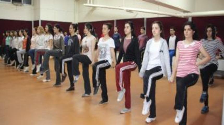 Be&uuml; Halk Oyunları Kul&uuml;b&uuml;, Halk Oyunları Yarışmasına Hazırlanıyor