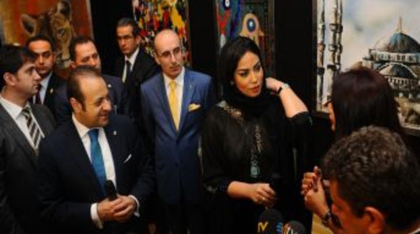 Suudi Arabistan Kralı&rsquo;nın Gelini, İstanbul&rsquo;da Resim Sergisi A&ccedil;tı