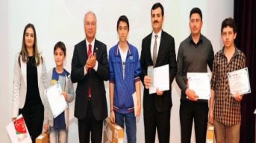 Şehzade Mehmet Anadolu Lisesi &Ouml;ğrencisi Web Sayfası Yarışmasında Birinci Oldu