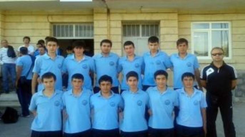 Yaş Grubu Voleybol Takımı Eskişehir&rsquo;de, Gen&ccedil; Takım Kayseri&rsquo;de Final İ&ccedil;in Sahada