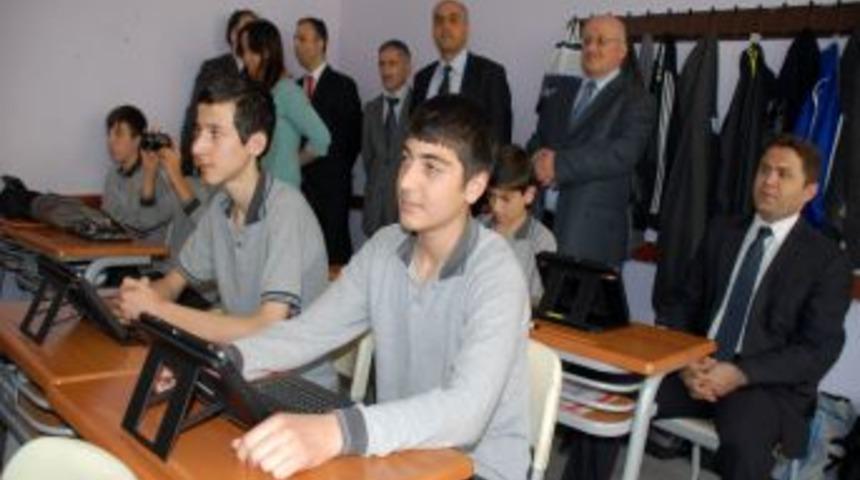 Rize&rsquo;de Tablet Bilgisayar Dağıtılanların Beklentileri Dinlendi