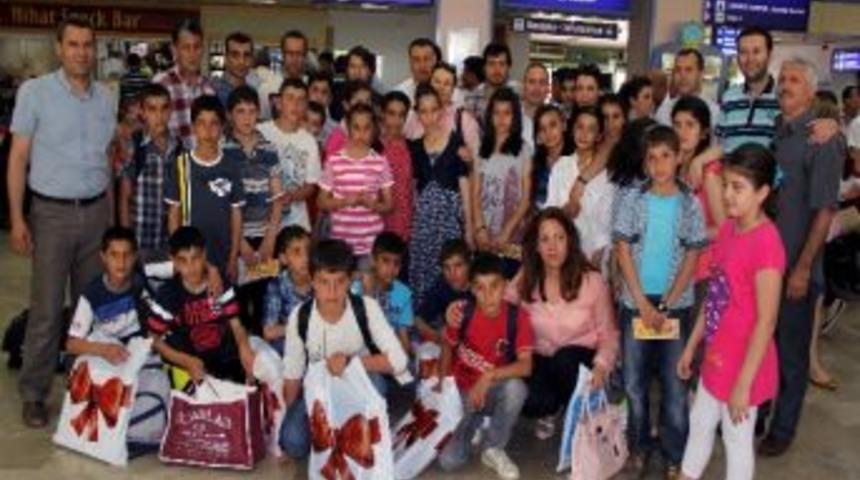 Hakkarili &Ouml;ğrenciler Evlerine D&ouml;nd&uuml;