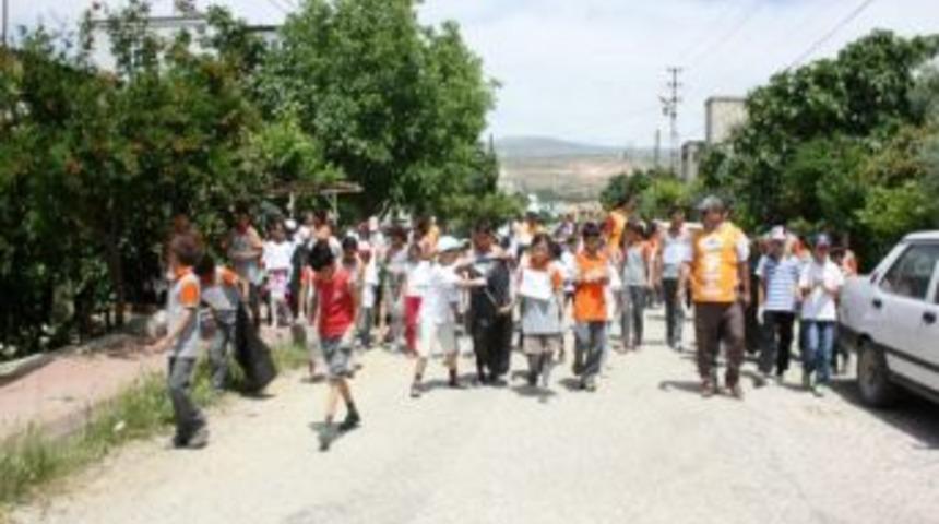 &Ouml;ğrencilerden &Ccedil;evre Temizliği