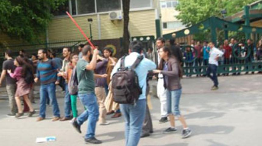 &Uuml;niversitede silah sesleri