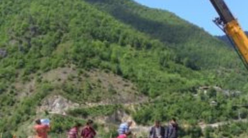 Parasızlıktan Bunalan Hes İş&ccedil;ilerinin İntihar Girişimi