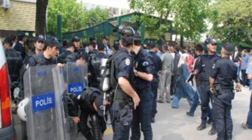 Anıtpark Kamp&uuml;s&uuml; &Ouml;n&uuml;nde Gerginlik