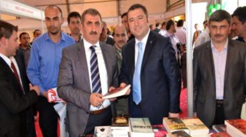 &Ccedil;arşamba Kitap Fuarı Yoğun Ilgi G&ouml;rd&uuml;