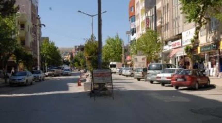 Hastane Caddesi&rsquo;nin Ref&uuml;j&uuml; Yenileniyor