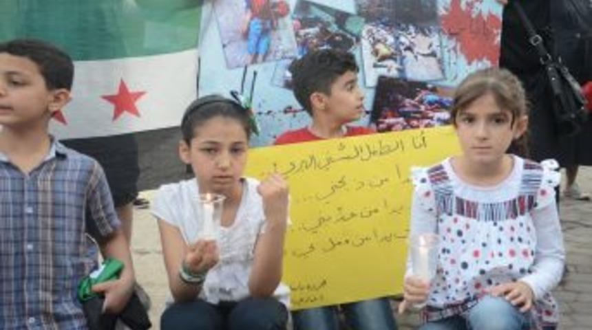 Suriyeli M&uuml;lteciler, Esed'in &Ouml;ld&uuml;rd&uuml;ğ&uuml; &Ccedil;ocuklar I&ccedil;in Protesto D&uuml;zenledi