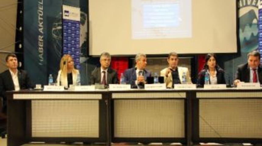 Yeni İletişim Teknolojileri Ve Eğitimde D&ouml;n&uuml;ş&uuml;m Paneli