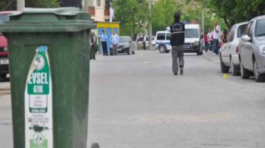 'Polisim' Diyerek Para Istediler Polis Baskınıyla Yakayı Ele Verdiler