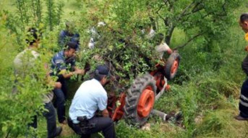Dursunbey'de Trakt&ouml;r Devrildi: 1 &Ouml;l&uuml;