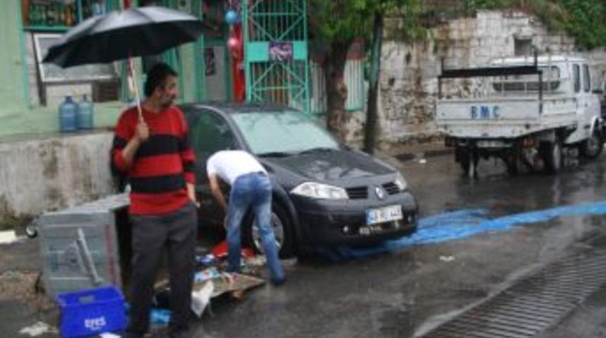 Yağmur İzmir'i Savaş Alanına &Ccedil;evirdi