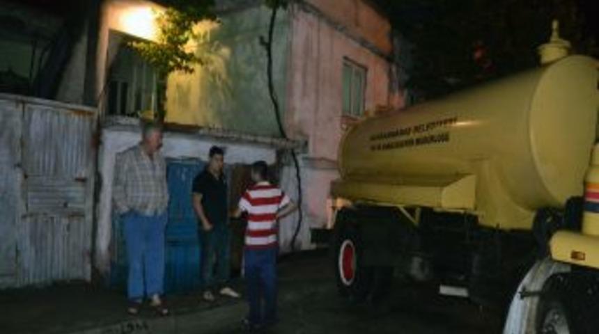 Kahramanmaraş&rsquo;ta Sağanak Yağış: Ev Ve Işyerlerini Su Bastı