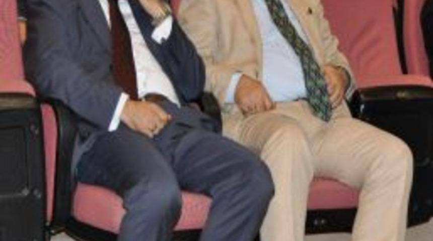 Hasan Celal G&uuml;zel, &Uuml;niversite &Ouml;ğrencileri İle Bir Araya Geldi