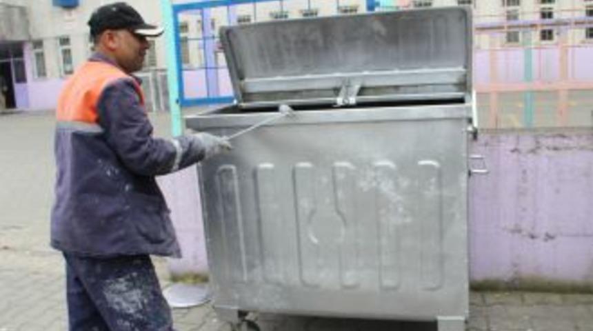 &Ccedil;&ouml;p konteynırları boyandı