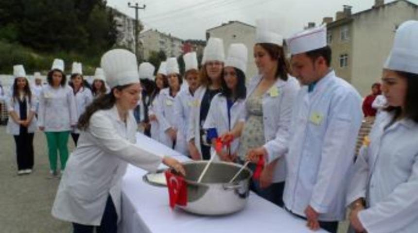 Y&ouml;resel yemekler ş&ouml;leni d&uuml;zenlendi