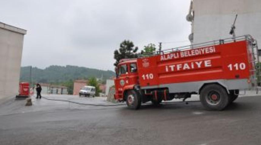 Cadde ve yollar yıkanıyor
