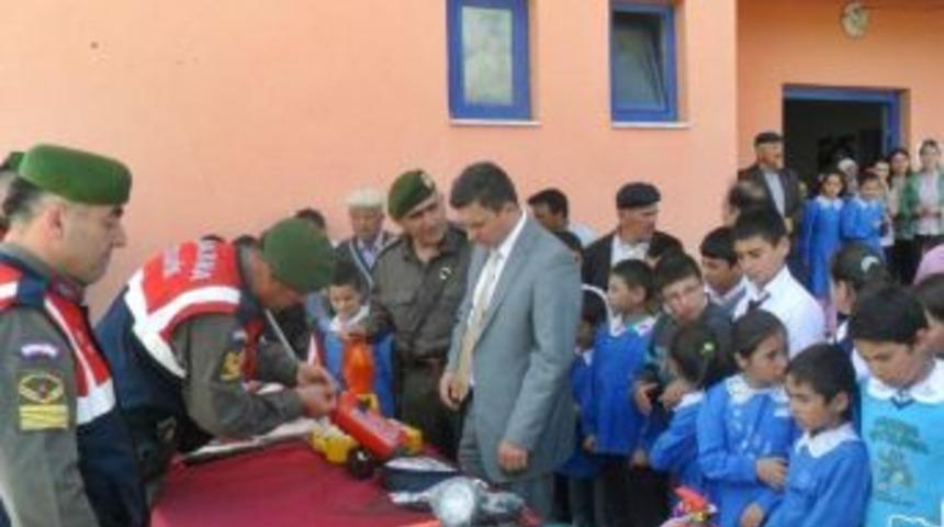 Jandarma Trafik Haftası Kutlamalarını K&ouml;ylere Taşıdı