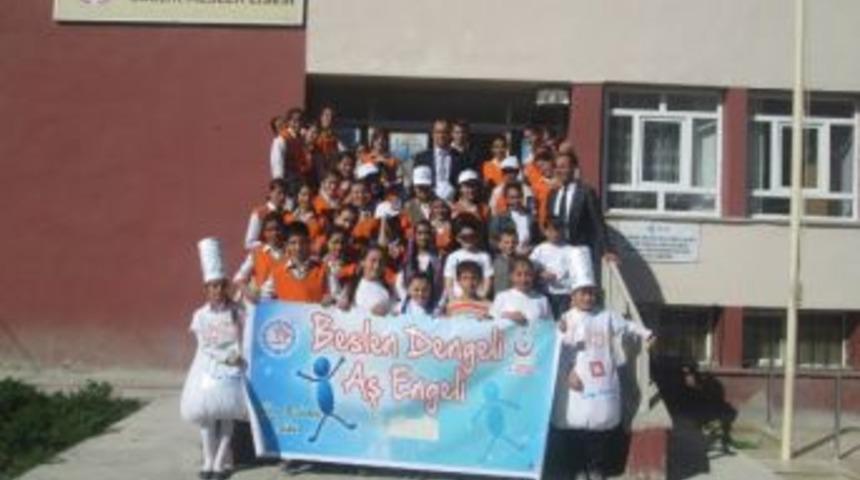 Olur'da &Ouml;ğrencilerden "beslen Dengeli, Aş Engeli" Projesi