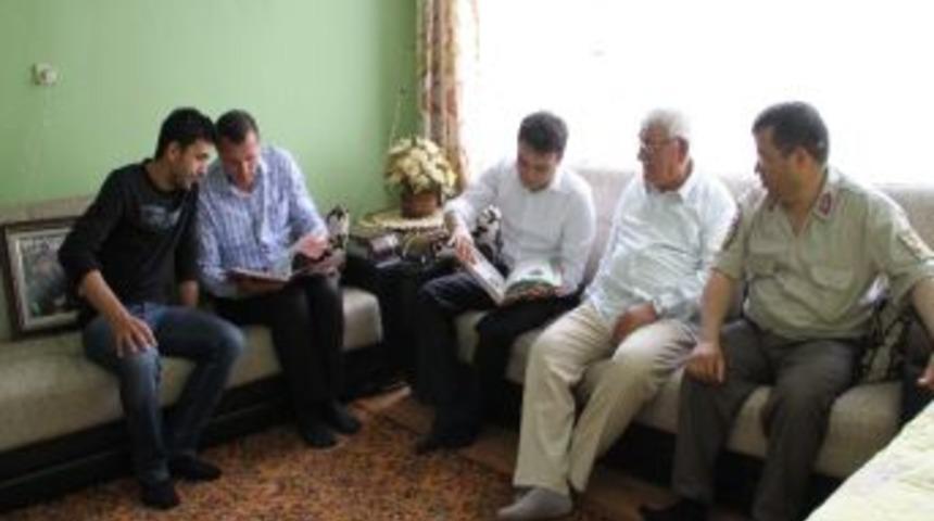 Şehit Babasına Anlamlı Ziyaret