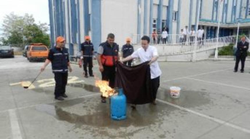G&ouml;rele Devlet Hastanesi'nde Yangın Tatbikatı Yapıldı