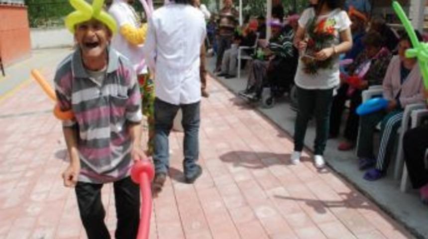 &ldquo;eğlence Doktorları&rdquo; Engellileri Eğlendirdi