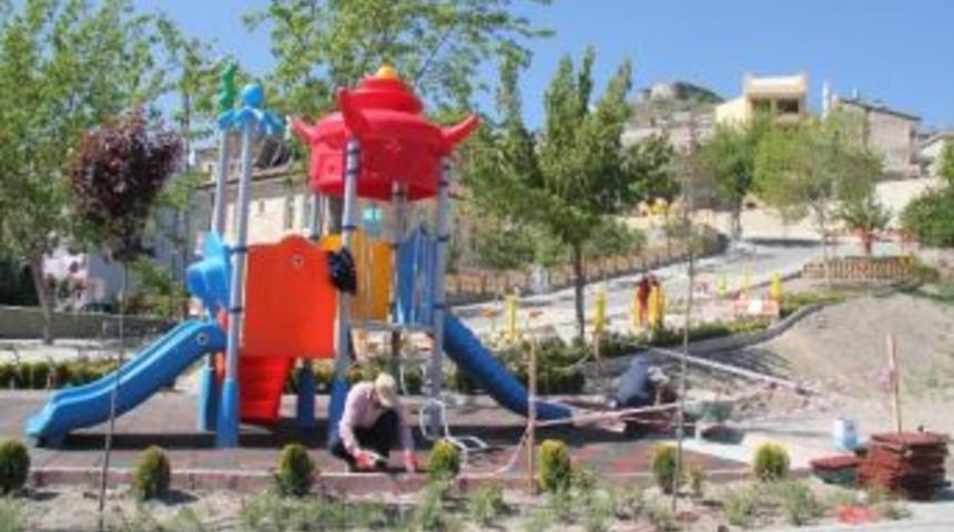 &Ccedil;ocuk Oyun Gruplarının Zeminine Kau&ccedil;uk Kaplama