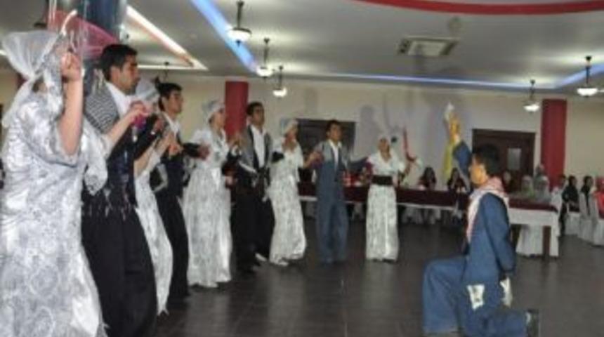 Silopi'de Anneler Günü Türkçe-kürtçe Olarak Kutlandı