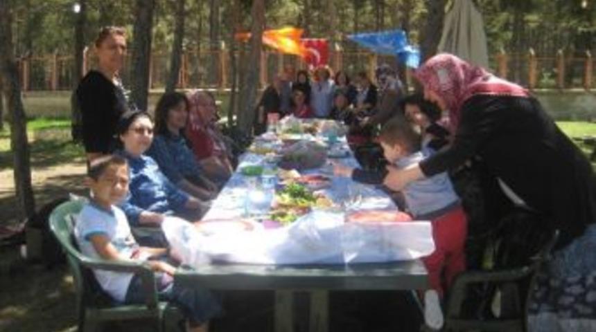 Ak Parti Kadın Kollarından Hıdırellez Pikniği
