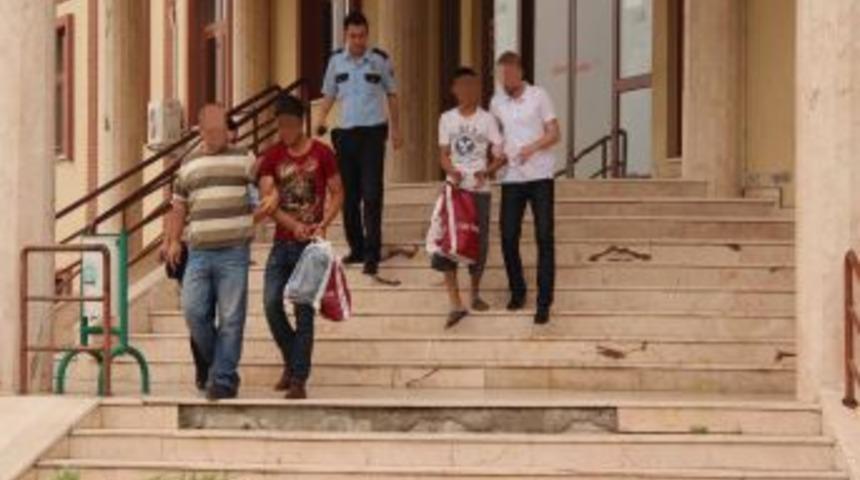 Polise Mukavemette Bulundukları &Ouml;ne S&uuml;r&uuml;len 2 Ş&uuml;pheli Tutuklandı