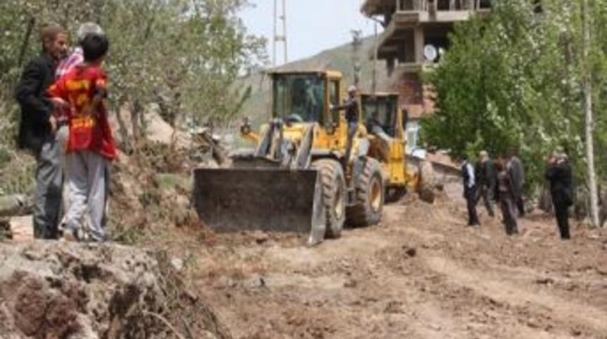 Hakkari Belediyesi&rsquo;nden Yol Genişletme &Ccedil;alışmaları