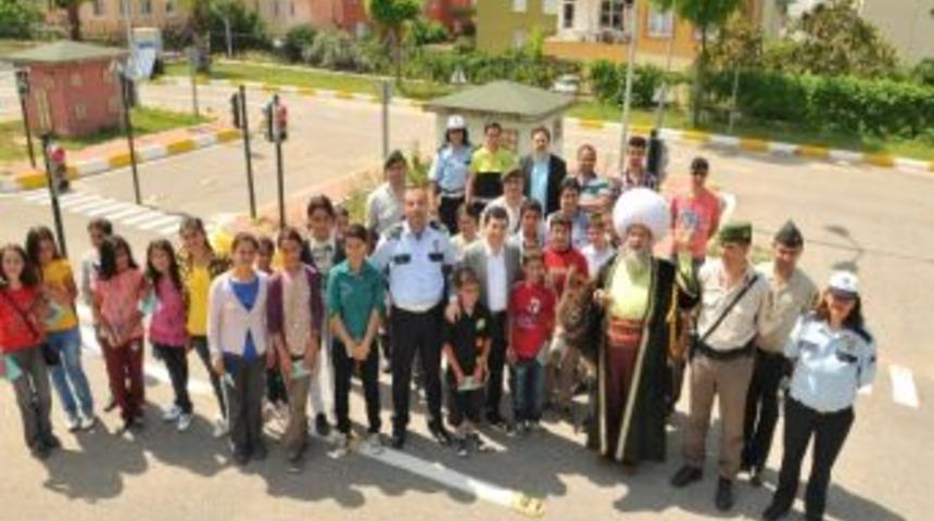 &Ccedil;ocuklara Nasrettin Hoca'lı Trafik Dersi