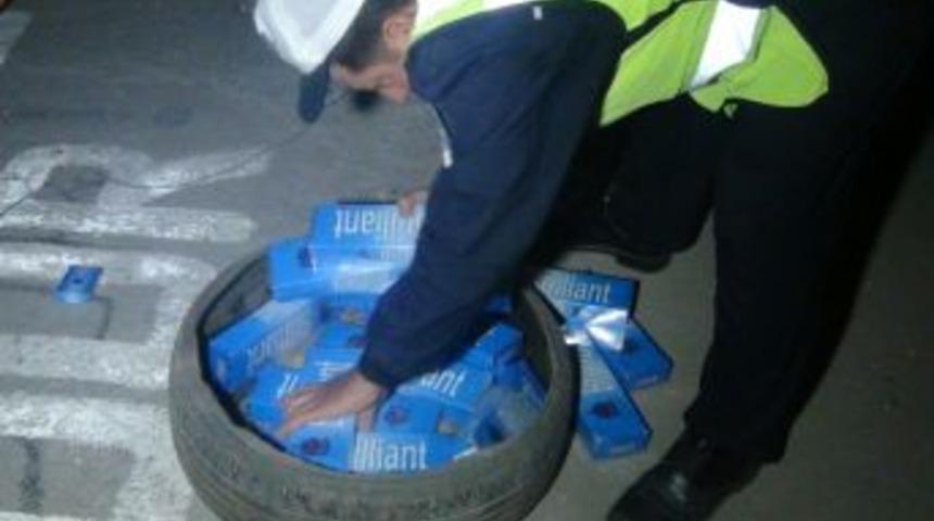 Minib&uuml;sten Ka&ccedil;ak Sigara &Ccedil;ıktı