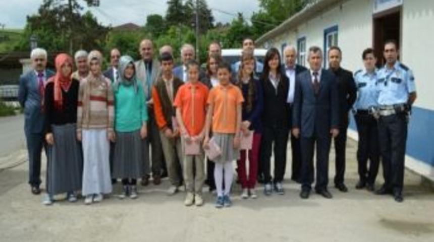 Trafik Haftasında Derece&rsquo;ye Giren &Ouml;ğrencilere &Ouml;d&uuml;lleri Verildi