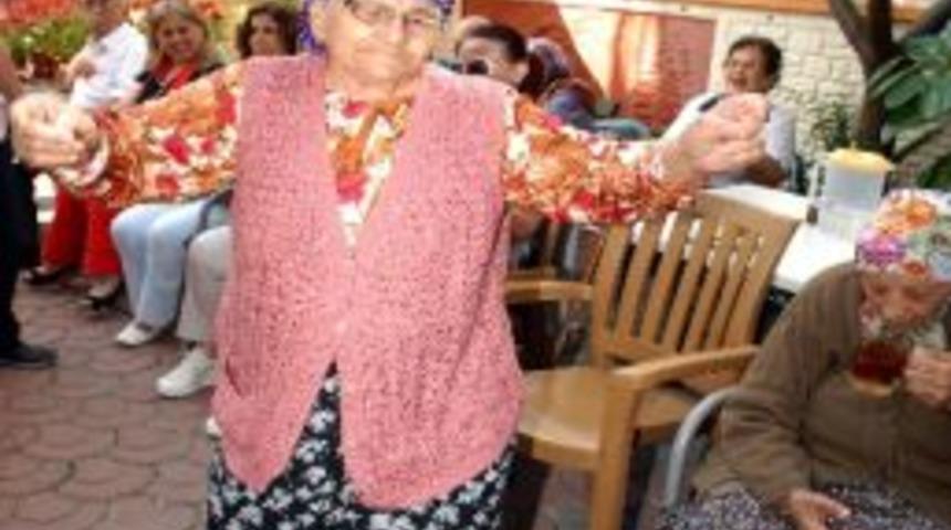 Muratpaşa Huzurevi&rsquo;nde Erken Kutlama