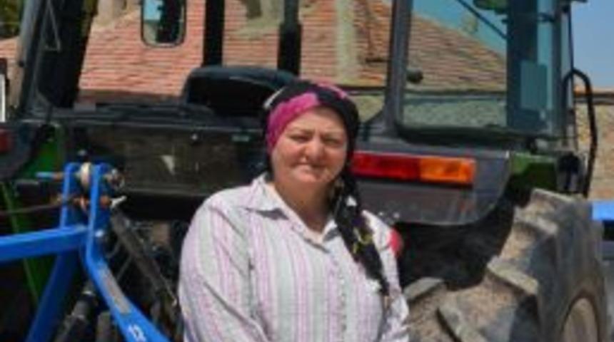 Kadın &Ccedil;ift&ccedil;inin Okuma Azmi, &Ouml;rnek Oluyor