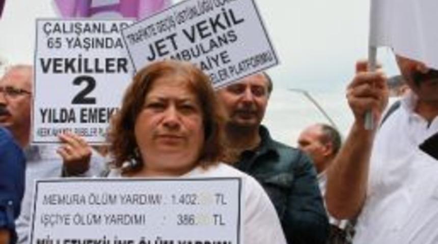 Meclis &Ouml;n&uuml;nde 'vekile Kıyak' Protestosu