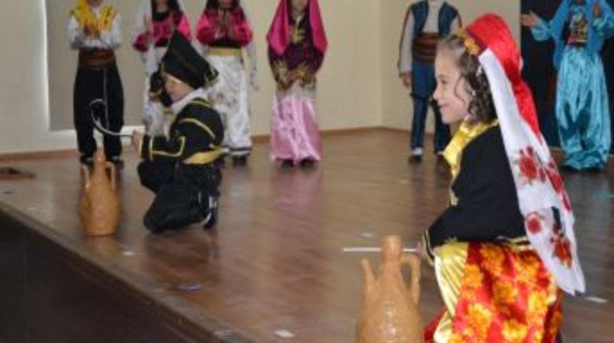 &Ouml;zel Toros Finike Koleji &Ouml;ğrencileri Anneleri I&ccedil;in Program D&uuml;zenledi