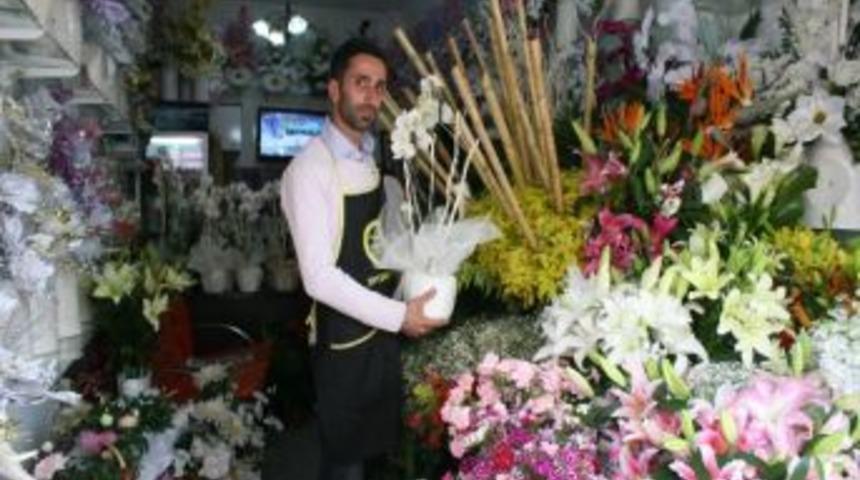 D&uuml;zce&rsquo;de &Ccedil;i&ccedil;ek&ccedil;iler Anneler G&uuml;n&uuml;ne Hazır