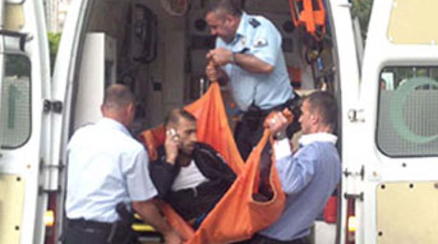 Karakolun &ouml;n&uuml;nde bı&ccedil;akladı!