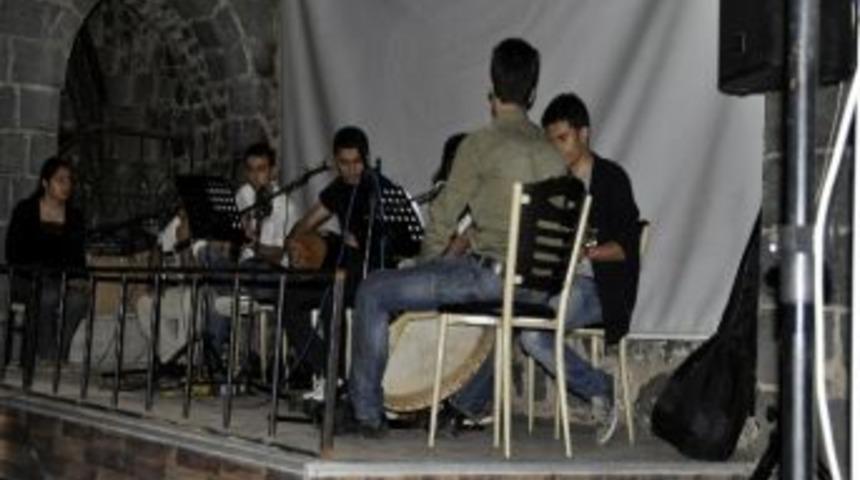 Siverek'te Deniz Gezmiş Ve Arkadaşları Anıldı