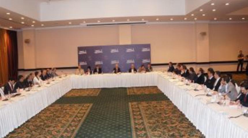 Kılı&ccedil;daroğlu Gazetelerin Genel Yayın Y&ouml;netmenleriyle Buluştu