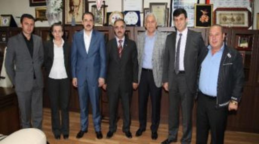 G&uuml;m&uuml;şhaneliler Vakfı Başkan Ayaz'ı Ziyaret Etti